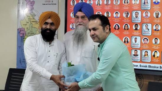 ਸਪੀਕਰ ਕੁਲਤਾਰ ਸਿੰਘ ਸੰਧਵਾਂ ਨੇ ਯੂਪੀਐਸਸੀ ਟਾਪਰਾਂ ਦਾ ਕੀਤਾ ਸਨਮਾਨਿਤ ਸਪੀਕਰ ਕੁਲਤਾਰ ਸਿੰਘ ਸੰਧਵਾਂ ਨੇ ਯੂਪੀਐਸਸੀ ਟਾਪਰਾਂ ਦਾ ਕੀਤਾ ਸਨਮਾਨਿਤ