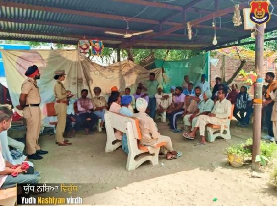  ਬਰਨਾਲਾ ਪੁਲਿਸ ਵੱਲੋਂ ਨਸ਼ਿਆਂ ਖ਼ਿਲਾਫ਼ ਚਲਾਈ ਜਾ ਰਹੀ ਮੁਹਿੰਮ ਬਾਰੇ ਲੋਕਾਂ ਨੂੰ ਸੈਮੀਨਾਰਾਂ ਰਾਹੀਂ ਦਿੱਤਾ ਜਾ ਰਿਹਾ ਸੁਨੇਹਾ