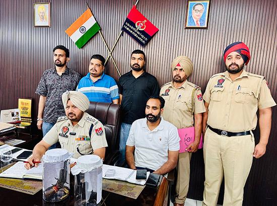 ਰਾਤ ਨੂੰ ਘਰ ਅੱਗੇ ਗੋਲੀਆਂ ਚਲਾਉਣ ਵਾਲੇ ਤਿੰਨ ਸਾਥੀ ਅਸਲੇ ਸਮੇਤ ਕਾਬੂ