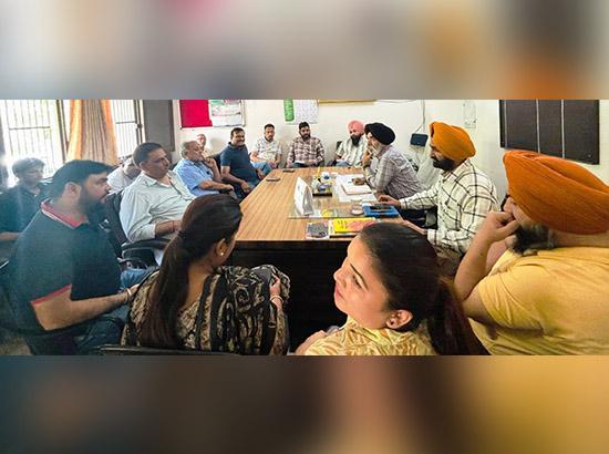 ਡੀ ਏ ਪੀ ਖਾਦ ਦੇ ਬਦਲ ਵੱਜੋਂ ਕਿਸਾਨ ਖਾਦ, ਟ੍ਰਿਪਲ ਸੁਪਰ ਫਾਸਫੇਟ ਖਾਦ ,ਸਿੰਗਲ ਸੁਪਰ ਫਾਸਫੇਟ ਅਤੇ ਹੋਰ ਫਾਸਫੈਟਿਕ ਖਾਦਾਂ ਦੀ ਵੀ ਵਰਤੋਂ ਕਰਨ