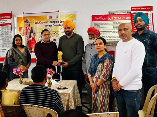ਡਾਕ ਵਿਭਾਗ ਵੱਲੋਂ ਸਕੀਮਾਂ ਸਬੰਧੀ ਲਗਾਇਆ ਵਿਸ਼ੇਸ਼ ਕੈਂਪ 