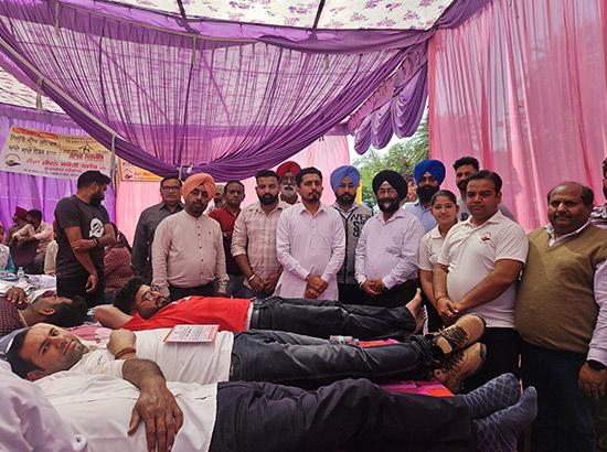ਬੰਧਨ ਬੈਂਕ ਰੂਪਨਗਰ ਬ੍ਰਾਂਚ ਦੇ 2 ਸਾਲ ਪੂਰੇ ਹੋਣ 'ਤੇ ਸ਼੍ਰੀ ਸੁਖਮਨੀ ਸਾਹਿਬ ਜੀ ਦੇ ਪਾਠ ਉਪਰੰਤ ਖੂਨਦਾਨ ਕੈਂਪ ਲਗਾਇਆ ਗਿਆ