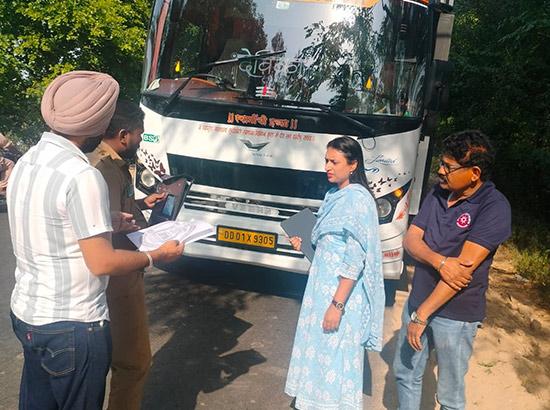 ਖੇਤਰੀ ਟਰਾਂਸਪੋਰਟ ਅਫਸਰ ਵੱਲੋਂ ਸੇਫ ਸਕੂਲ ਵਾਹਨ ਪਾਲਿਸੀ ਦੇ ਤਹਿਤ ਸਕੂਲੀ ਵਾਹਨਾਂ ਦੀ ਚੈਕਿੰਗ