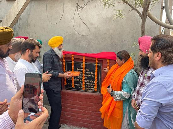 ਛੀਨਾ ਨੇ ਵਾਰਡ ਨੰਬਰ 32 ਵਿਖੇ ਸੜਕ ਨਿਰਮਾਣ ਕਾਰਜ ਦਾ ਕੀਤਾ ਉਦਘਾਟਨ