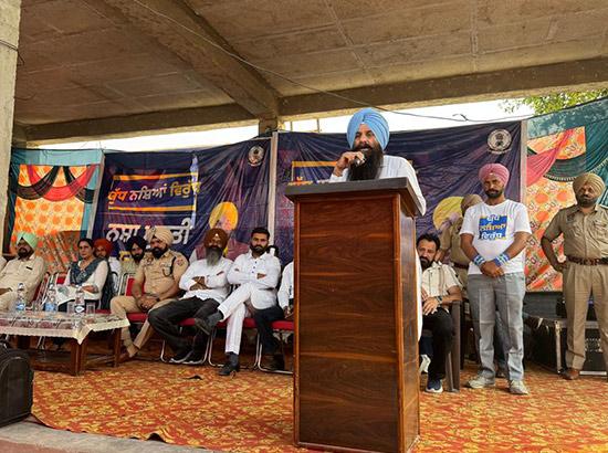 ਨਸ਼ਿਆਂ ਦੇ ਖਾਤਮੇ ਲਈ ਸੂਬੇ ਦੀ ਇੱਕ ਅਵਾਜ ਦਾ ਹੋਣਾ ਜਰੂਰੀ, ਨਸ਼ਾ ਤਸਕਰਾਂ ਦੀ ਮਦਦ ਨਾ ਕਰਨ ਮੋਹਤਬਰ - ਗੱਜਣਮਾਜਰਾ