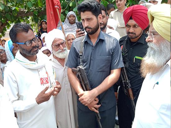ਕਿਸਾਨਾਂ ਮਜ਼ਦੂਰਾਂ ਵੱਲੋਂ ਦੂਸਰੇ ਦਿਨ ਵੀ ਖੇਤੀਬਾੜੀ ਮੰਤਰੀ ਗੁਰਮੀਤ ਸਿੰਘ ਖੁੱਡੀਆਂ ਨੂੰ ਸਵਾਲ 