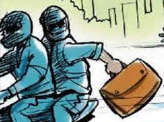 ਕਰਾਟੇ ਦੀ ਟੀਚਰ ਨੂੰ ਦੋ ਲੁਟੇਰਿਆਂ ਨੇ ਰਸਤੇ ਵਿੱਚ ਘੇਰ ਕੇ ਲੁੱਟਿਆ