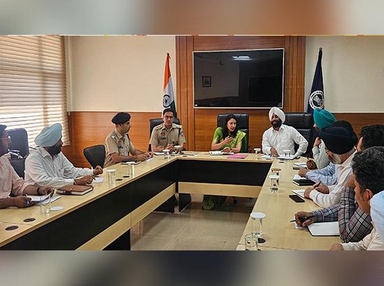 MLA ਕੁਲਵੰਤ ਸਿੰਘ ਵੱਲੋਂ ਸਿਟੀ ਸਰਵੇਲੈਂਸ ਤੇ ਟ੍ਰੈਫ਼ਿਕ ਮੈਨੇਜਮੈਂਟ ਪ੍ਰਣਾਲੀ ਲਈ ਲੋੜੀਂਦੇ ਆਵਾਜਾਈ ਚਿੰਨ੍ਹ ਅਤੇ ਸਪੀਡ ਲਿਮਿਟ ਯਕੀਨੀ ਬਣਾਉਣ ’ਤੇ ਜ਼ੋਰ