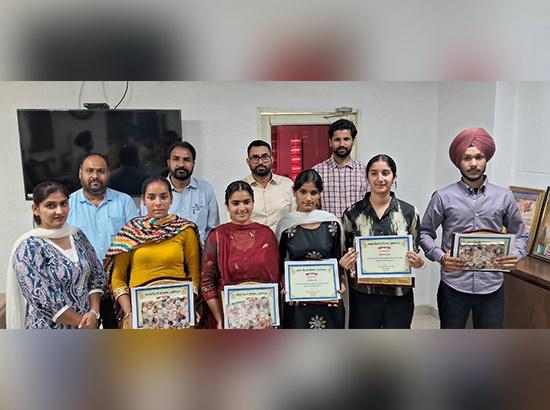 ਮੈਰਿਟ ਵਿੱਚ ਆਏ ਜ਼ਿਲ੍ਹੇ ਦੀਆਂ ਵਿਦਿਆਰਥੀਆਂ ਨੇ ‘ਇਕ ਦਿਨ ਡੀ.ਸੀ./ਐੱਸ.ਐੱਸ.ਪੀ. ਦੇ ਸੰਗ’ ਗੁਜ਼ਾਰਿਆ