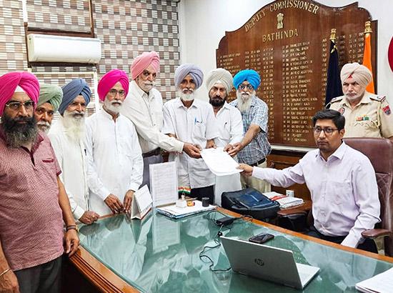 ਸੇਵਾਮੁਕਤ ਮੁਲਾਜ਼ਮਾਂ ਨੇ ਗੱਡਿਆ ਬੱਸ ਅੱਡਾ ਮਲੋਟ ਰੋਡ 'ਤੇ ਲਿਜਾਣ ਖਿਲਾਫ ਝੰਡਾ