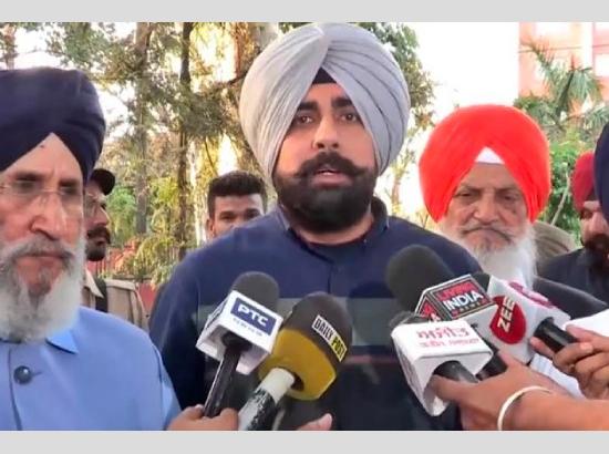 ਅਕਾਲੀ ਦਲ ਦੇ ਬੁਲਾਰੇ ਅਰਸ਼ਦੀਪ ਕਲੇਰ ਨੂੰ ਜਾਨੋਂ ਮਾਰਨ ਦੀ ਧਮਕੀ ਦੇਣ ਦੇ ਮਾਮਲੇ 'ਚ SAD ਵੱਲੋਂ ADGP ਨਾਲ ਮੁਲਾਕਾਤ