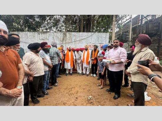 ਲੁਧਿਆਣਾ: ਵਿਧਾਇਕ ਸਿੱਧੂ ਨੇ ਸੜ੍ਹਕਾਂ ਦੇ ਨਿਰਮਾਣ ਕਾਰਜ਼ਾਂ ਦਾ ਕੀਤਾ ਉਦਘਾਟਨ