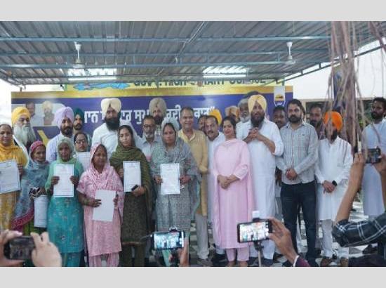 ਐਮਪੀ ਅਰੋੜਾ ਨੇ 50 ਸਾਲਾਂ ਬਾਅਦ ਜਵੱਦੀ ਕਲਾਂ ਦੇ 151 ਪਰਿਵਾਰਾਂ ਨੂੰ ਮਾਲਕੀ ਹੱਕ ਪ੍ਰਦਾਨ ਕੀਤੇ