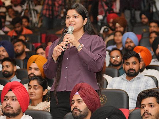 ਪਿਛਲੇ ਤਿੰਨ ਸਾਲਾਂ ਵਿੱਚ ਤਿੰਨ ਤੋਂ ਛੇ ਨੌਕਰੀਆਂ ਲੈਣ ਵਾਲੇ ਨੌਜਵਾਨਾਂ ਵੱਲੋਂ ਕਿਸਮਤ ਬਦਲਣ ਲਈ ਮੁੱਖ ਮੰਤਰੀ ਦੀ ਸ਼ਲਾਘਾ