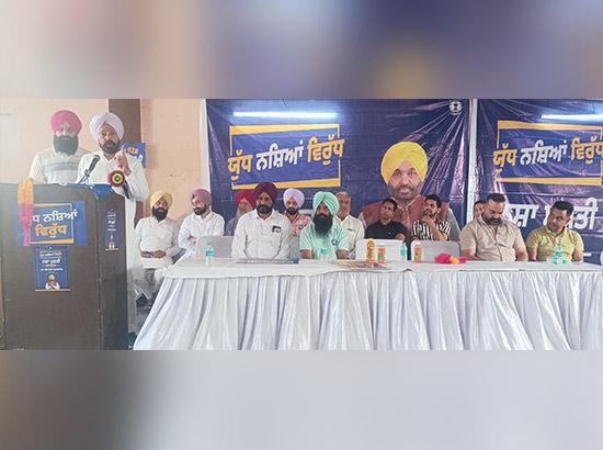 ਨਸ਼ਾ ਮੁਕਤੀ ਯਾਤਰਾ ਤਹਿਤ MLA ਲਖਬੀਰ ਰਾਏ ਨੇ ਸੰਗਤਪੁਰ ਸੋਢੀਆਂ ਅਤੇ ਪੰਡਰਾਲੀ ਵਿੱਚ ਲੋਕਾਂ ਨੂੰ ਨਸ਼ਿਆਂ ਵਿਰੁੱਧ ਕੀਤਾ ਲਾਮਬੰਦ 