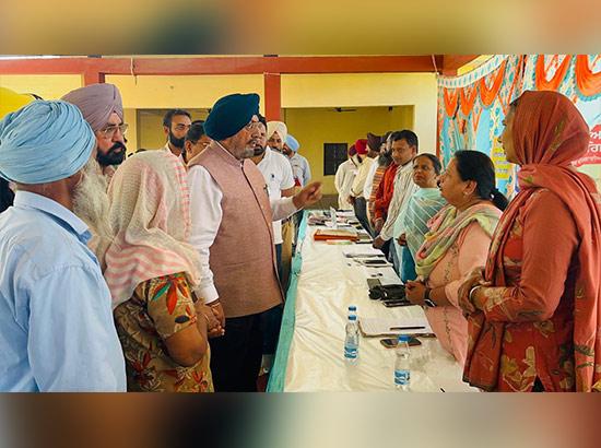 ਪੰਜਾਬ ਸਰਕਾਰ ਲੋਕਾਂ ਦੀਆਂ ਸਮੱਸਿਆਵਾਂ ਦੂਰ ਕਰਨ ਲਈ ਵਚਨਬੱਧ: ਰੰਧਾਵਾ 