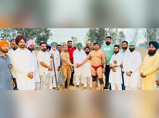 MLA ਰੰਧਾਵਾ ਵੱਲੋਂ ਕੁਸ਼ਤੀ ਮੇਲੇ 'ਚ ਕੀਤੀ ਗਈ ਸਿਰਕਤ: ਨਸ਼ਿਆਂ ਦੀ ਅਲਾਮਤ ਤੋਂ ਦੂਰ ਰਹਿਣ ਦੀ ਅਪੀਲ