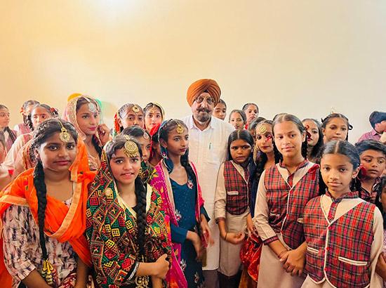 ਰੰਧਾਵਾ ਨੇ ਡੇਰਾਬੱਸੀ ਦੇ ਲਾਲੜੂ ਖੇਤਰ ਦੇ ਚਾਰ ਸਰਕਾਰੀ ਸਕੂਲਾਂ ਵਿੱਚ 57 ਲੱਖ 84 ਹਜ਼ਾਰ ਰੁਪਏ ਦੇ ਵਿਕਾਸ ਕਾਰਜ ਸਮਰਪਿਤ ਕੀਤੇ