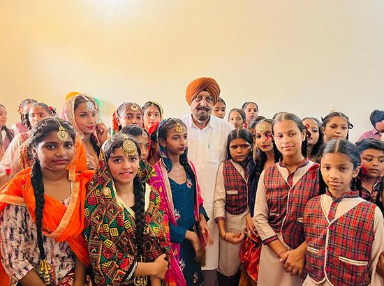 ਰੰਧਾਵਾ ਵੱਲੋਂ ਚਾਰ ਹੋਰ ਸਰਕਾਰੀ ਸਕੂਲਾਂ 'ਚ ਵਿਕਾਸ ਕਾਰਜ ਸਮਰਪਿਤ ਕੀਤੇ