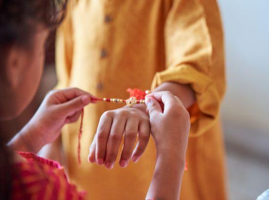 ਭੈਣਾਂ ਦੀ ਅਸੀਸ ਵਰਗਾ ਕੋਈ ਸਾਕ ਨਹੀਂ ਹੁੰਦਾ-ਡਾ ਅਮਰਜੀਤ ਟਾਂਡਾ