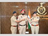 ਐੱਸ.ਐੱਸ.ਪੀ ਡਾ. ਦਰਪਣ ਆਹਲੂਵਾਲੀਆ ਵੱਲੋਂ ਹੌਲਦਾਰ ਹਰਪ੍ਰੀਤ ਸਿੰਘ ਗਰੇਵਾਲ ਨੂੰ ਡੀ.ਜੀ.ਪੀ ਕਮੈਂਡੇਸ਼ਨ ਡਿਸਕ ਨਾਲ ਸਨਮਾਨਿਤ