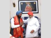 ਕੇਵਲ ਢਿੱਲੋਂ ਡੇਰਾ ਸੱਚਖੰਡ ਬੱਲਾਂ ਵਿਖੇ ਹੋਏ ਨਤਮਸਤਕ; ਪਦਮ ਸ਼੍ਰੀ ਸੰਤ ਨਿਰੰਜਨ ਦਾਸ ਜੀ ਤੋਂ ਲਿਆ ਆਸ਼ੀਰਵਾਦ