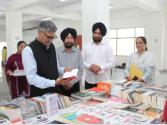 ਮਹਾਰਾਜਾ ਰਣਜੀਤ ਸਿੰਘ ਯੂਨੀਵਰਸਿਟੀ ਦੀ ਕੇਂਦਰੀ ਲਾਇਬਰੇਰੀ ਨੇ ਪੁਸਤਕ ਪ੍ਰਦਰਸ਼ਨੀ ਲਾਈ 