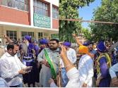 ਨਿਹੰਗ ਸਿੰਘਾਂ ਵੱਲੋਂ ਝੋਟਾ ਦੇ ਕਤਲ ਮੌਕੇ ਜ਼ਖ਼ਮੀ ਹੋਏ ਲੋਕਾਂ ਦਾ ਪਤਾ ਲੈਣ ਪੁੱਜੇ AAP MLA ਦਾ ਜ਼ਬਰਦਸਤ ਵਿਰੋਧ