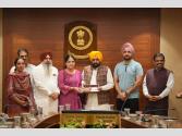 CM ਮਾਨ ਵੱਲੋਂ UPSC-2025 ਪਾਸ ਕਰਨ ਵਾਲੇ ਉਮੀਦਵਾਰਾਂ ਦਾ ਸਨਮਾਨ; ਕਿਹਾ, ਪੰਜਾਬ ਦੇ ਆਮ ਪਰਿਵਾਰਾਂ ਦੇ ਬੱਚੇ ਲਗਾਤਾਰ ਸੂਬੇ ਦਾ ਮਾਣ ਵਧਾ ਰਹੇ