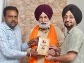 ਜੱਜ ਸੰਧੂ ਰਚਿਤ ਪਿੰਡ ਕੰਧ ਵਾਲਾ ਹਾਜ਼ਰ ਖਾਂ (ਫ਼ਾਜ਼ਿਲਕਾ) 'ਚ ਬਾਬਾ ਬੁੱਲ੍ਹੇ ਸ਼ਾਹ ਯਾਦਗਾਰ ਬਾਰੇ ਇਤਿਹਾਸ ਮੂਲਕ ਕਿਤਾਬ “ਮਹਿਕਦਾ ਗੁਲਾਬ” ਪ੍ਰੋ. ਗੁਰਭਜਨ ਸਿੰਘ ਗਿੱਲ ਵੱਲੋਂ ਲੋਕ ਅਰਪਣ