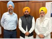 UK MP ਤਨਮਨਜੀਤ ਢੇਸੀ ਵੱਲੋਂ CM ਮਾਨ ਨਾਲ ਮੁਲਾਕਾਤ; ਪ੍ਰਵਾਸੀ ਪੰਜਾਬੀਆਂ ਦੇ ਮਸਲਿਆਂ, ਹਵਾਈ ਸੰਪਰਕ ਅਤੇ ਪੰਜਾਬ ਦੇ ਵਿਕਾਸ ਬਾਰੇ ਕੀਤੀ ਚਰਚਾ