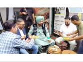 ਨਵਜੋਤ ਸਿੰਘ ਸਿੱਧੂ ਅੰਮ੍ਰਿਤਸਰ ਦੇ ਗਿਆਨੀ ਟੀ ਸਟਾਲ ‘ਤੇ ਪਹੁੰਚੇ, ਦੋਸਤਾਂ ਨਾਲ ਚਾਹ ਦਾ ਆਨੰਦ ਲਿਆ