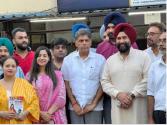 ਸੰਸਦ ਮੈਂਬਰ ਮਨੀਸ਼ ਤਿਵਾੜੀ ਨੇ ਮੋਹਾਲੀ ਦੇ ਵੱਖ-ਵੱਖ ਵਾਰਡਾਂ ਵਿੱਚ ਕੀਤਾ ਚੋਣ ਪ੍ਰਚਾਰ