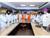 ਸ਼੍ਰੋਮਣੀ ਕਮੇਟੀ ਦੇ ਮੀਤ ਸਕੱਤਰ ਤੇ ਹੋਰ ਮੁਲਾਜ਼ਮਾਂ ਨੂੰ ਸੇਵਾ ਮੁਕਤ ਹੋਣ ’ਤੇ ਕੀਤਾ ਸਨਮਾਨਤ