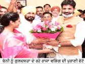 Political Special ਕਾਂਗਰਸੀ ਕੁੱਤ ਕਲੇਸ਼: ਬਦਲੇ ਜੋ ਰੰਗ ਉਨ੍ਹਾਂ ਹੈਰਤ ਹੋਈ, ਗਿਰਵਟ ਨੂੰ ਦੇ ਗਈ ਫਿਤਰਤ ਜਨਾਬ ਦੀ