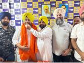 ਲੋਕ ਨਿਰਮਾਣ ਮੰਤਰੀ ਹਰਭਜਨ ਸਿੰਘ ਈ.ਟੀ.ਓ. ਵੱਲੋਂ ਨਗਰ ਸੁਧਾਰ ਟਰੱਸਟ ਅੰਮ੍ਰਿਤਸਰ ਦੇ ਨਵ-ਨਿਯੁਕਤ ਚੇਅਰਮੈਨ ਸਰਬਜੋਤ ਸਿੰਘ ਧੰਜਲ ਨੂੰ ਵਧਾਈ