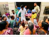 ਚੇਅਰਮੈਨ ਮਾਨਿਕ ਮਹਿਤਾ ਨੇ 'ਮੇਰੀ ਰਸੋਈ' ਯੋਜਨਾ ਤਹਿਤ ਵਾਰਡ ਨੰਬਰ 8 ਵਿਖੇ ਲੋੜਵੰਦ ਪਰਿਵਾਰਾਂ ਨੂੰ ਰਾਸ਼ਨ ਕਿੱਟਾਂ ਵੰਡੀਆਂ