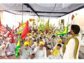 ਖੇਤੀਬਾੜੀ ਮੰਤਰੀ ਦੇ ਪਿੰਡ ਖੁੱਡੀਆਂ ਵਿਚਲੇ  ਘਰ ਅੱਗੇ ਦੂਜੇ ਦਿਨ ਵੀ ਡਟੇ ਰਹੇ ਮਜ਼ਦੂਰ ਕਿਸਾਨ 